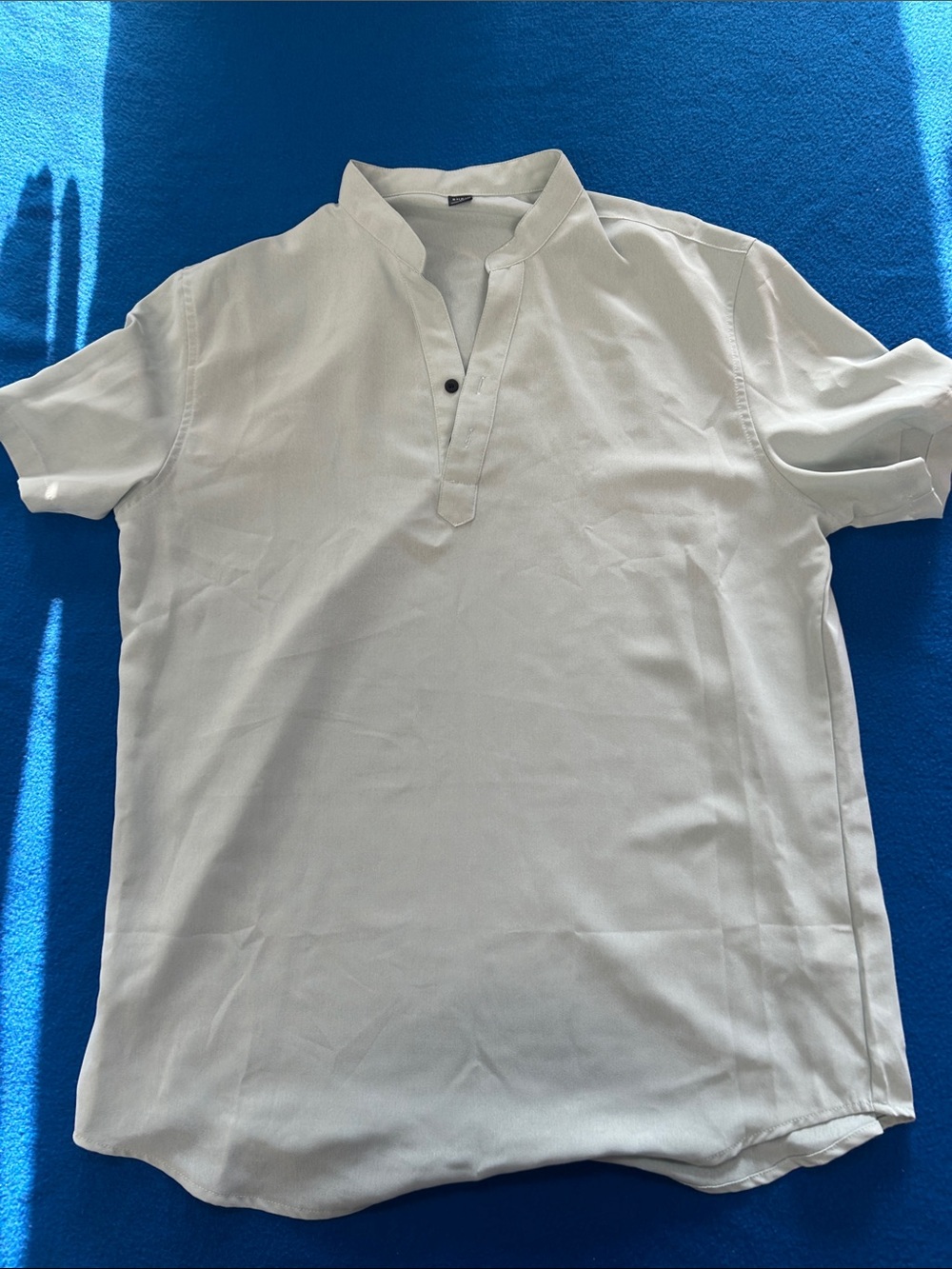 SHEIN Men's White Short-Sleeve Mandarin Henley Polo